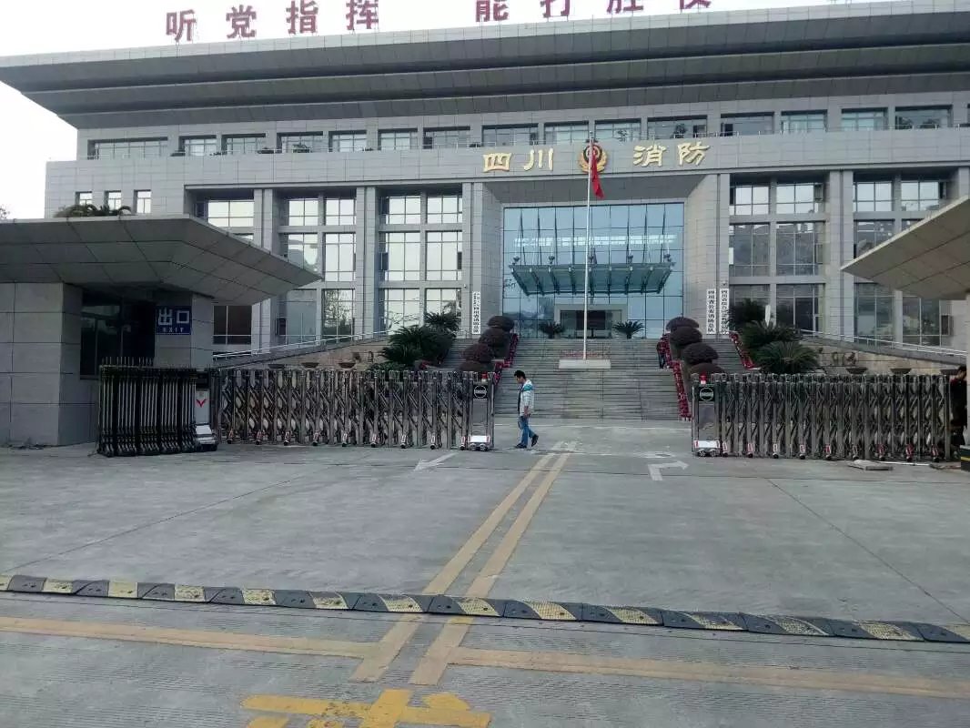 广州黄埔区广州黄埔区四川消防总队伸缩门